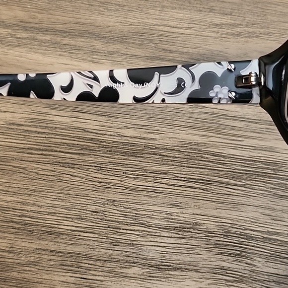 Vera Bradley Vintage Night & Day Black White Glass Frames with Glass Hard Case main image 7